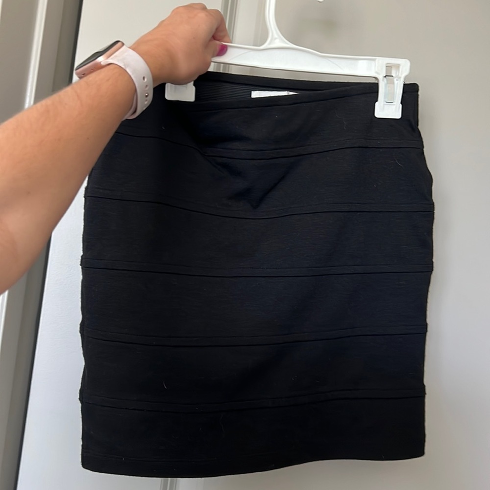 F21 black skirt